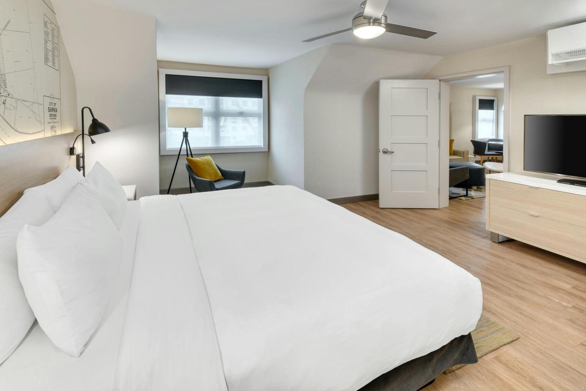 The Insignia Hotel, Sarnia, A Tribute Portfolio Hotel Екстер'єр фото