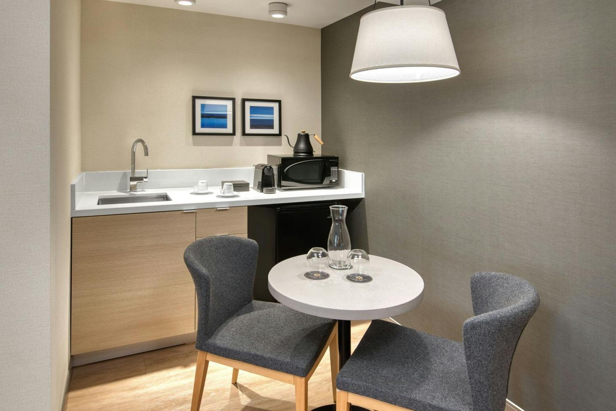 The Insignia Hotel, Sarnia, A Tribute Portfolio Hotel Екстер'єр фото